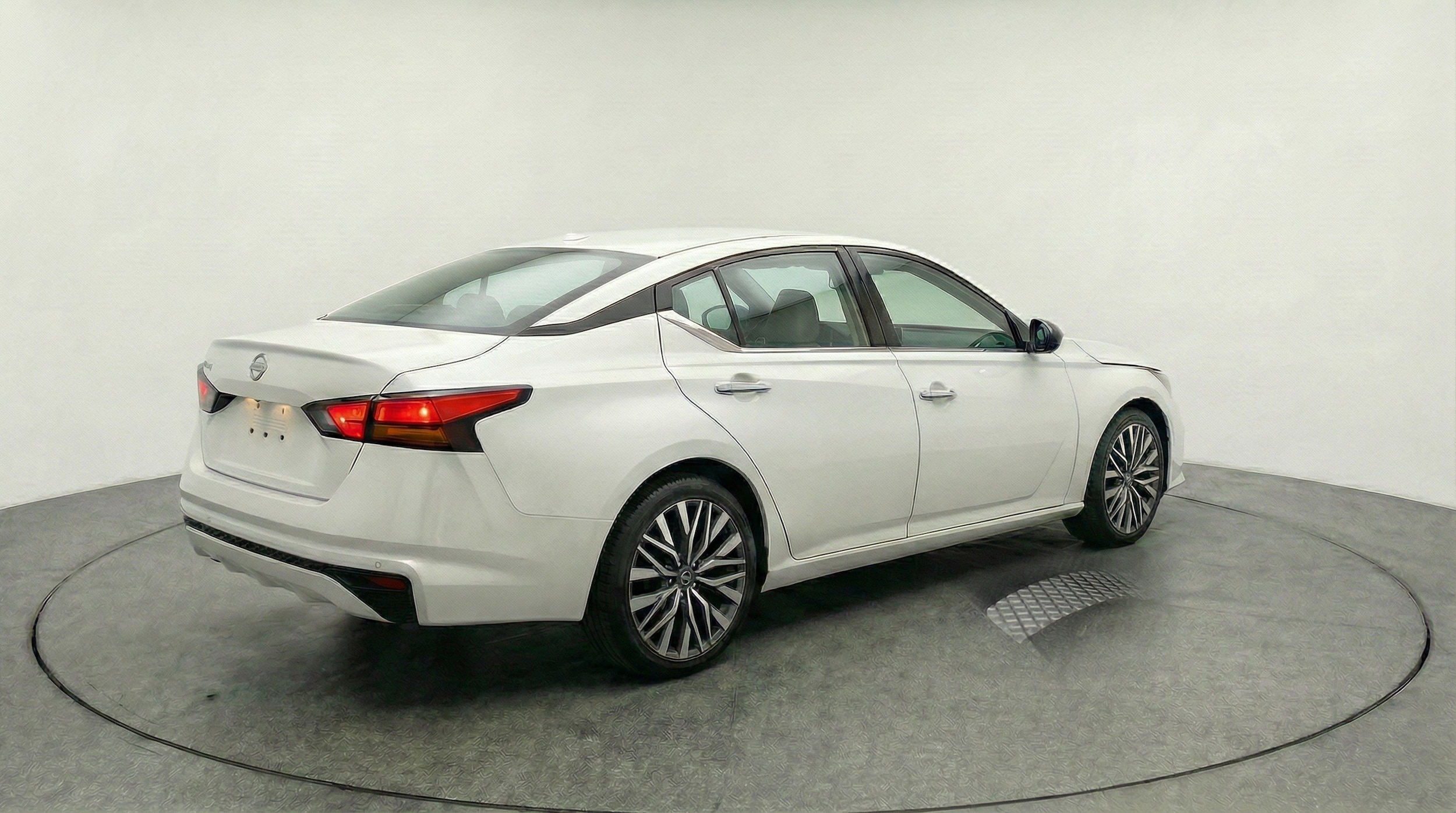 Thumbnail: 2025 Nissan Altima - 9