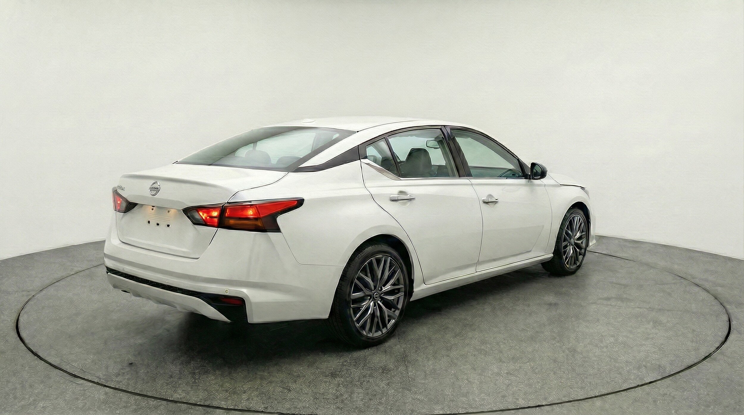 Thumbnail: 2025 Nissan Altima - 9