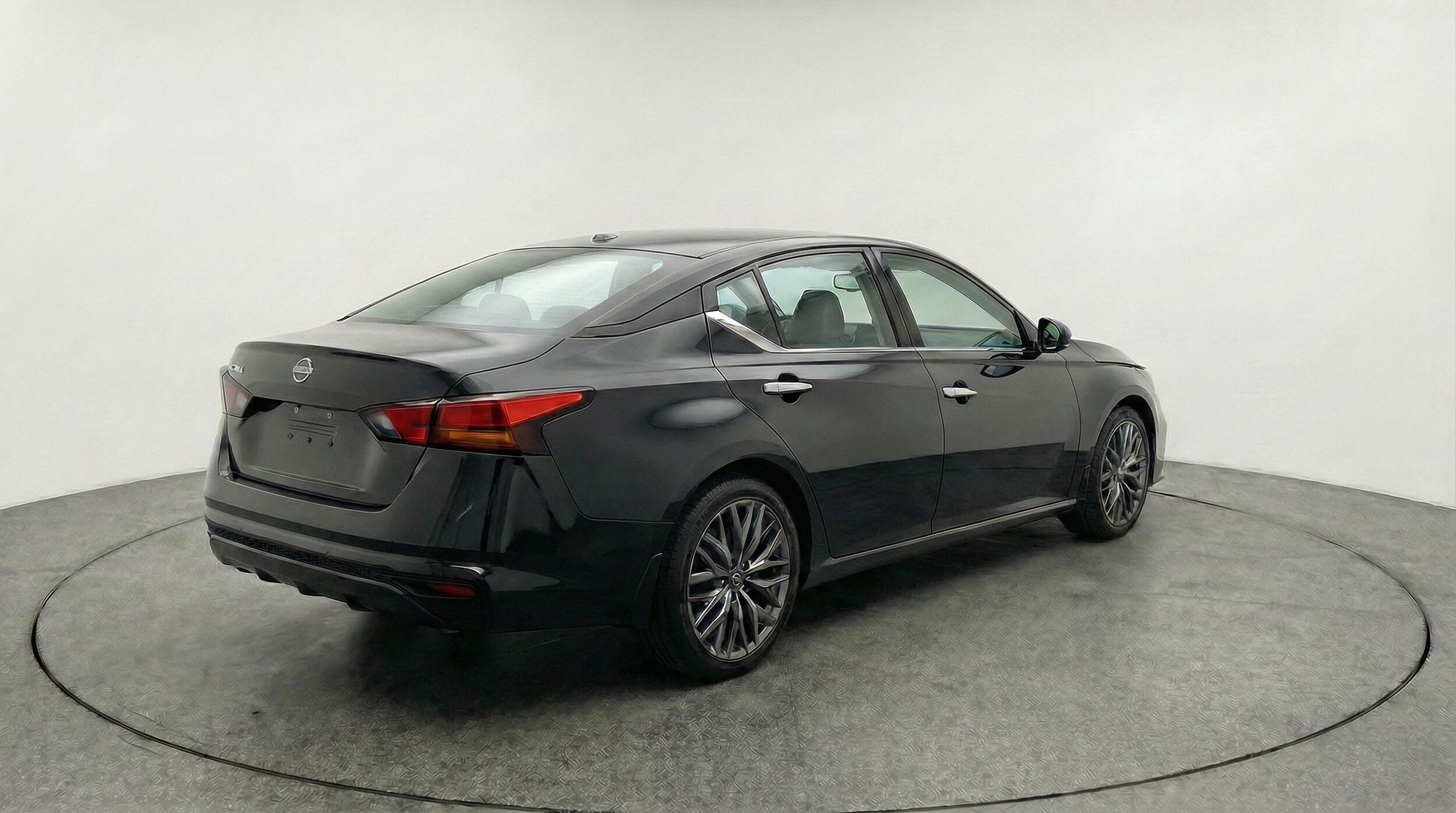 Thumbnail: 2025 Nissan Altima - 9