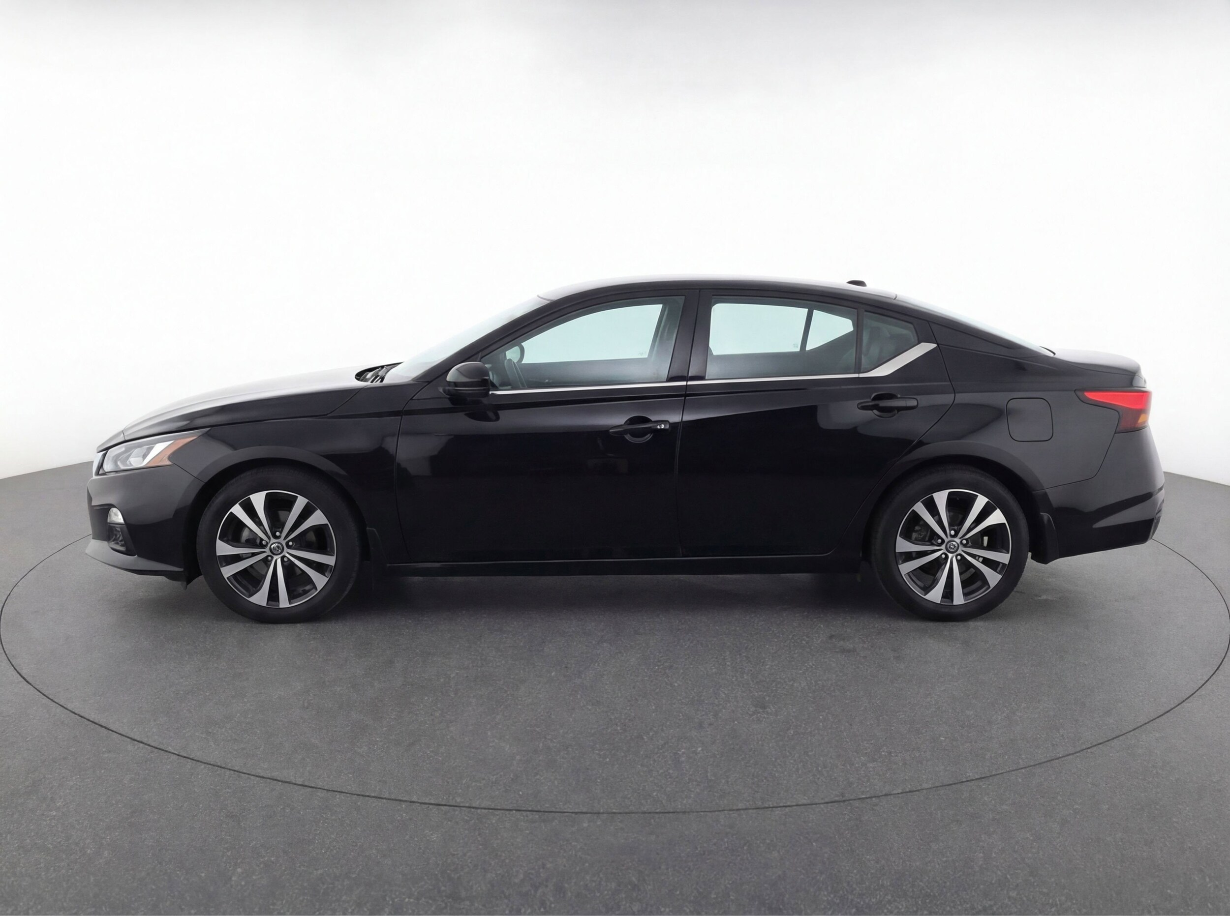 Thumbnail: 2023 Nissan Sentra - 5