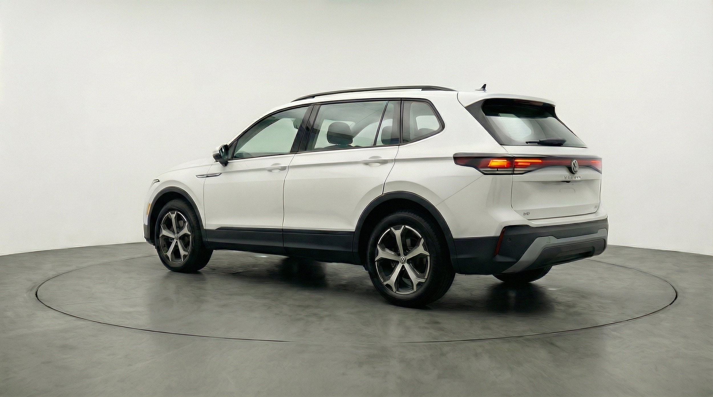 Thumbnail: 2026 Volkswagen Tiguan - 6