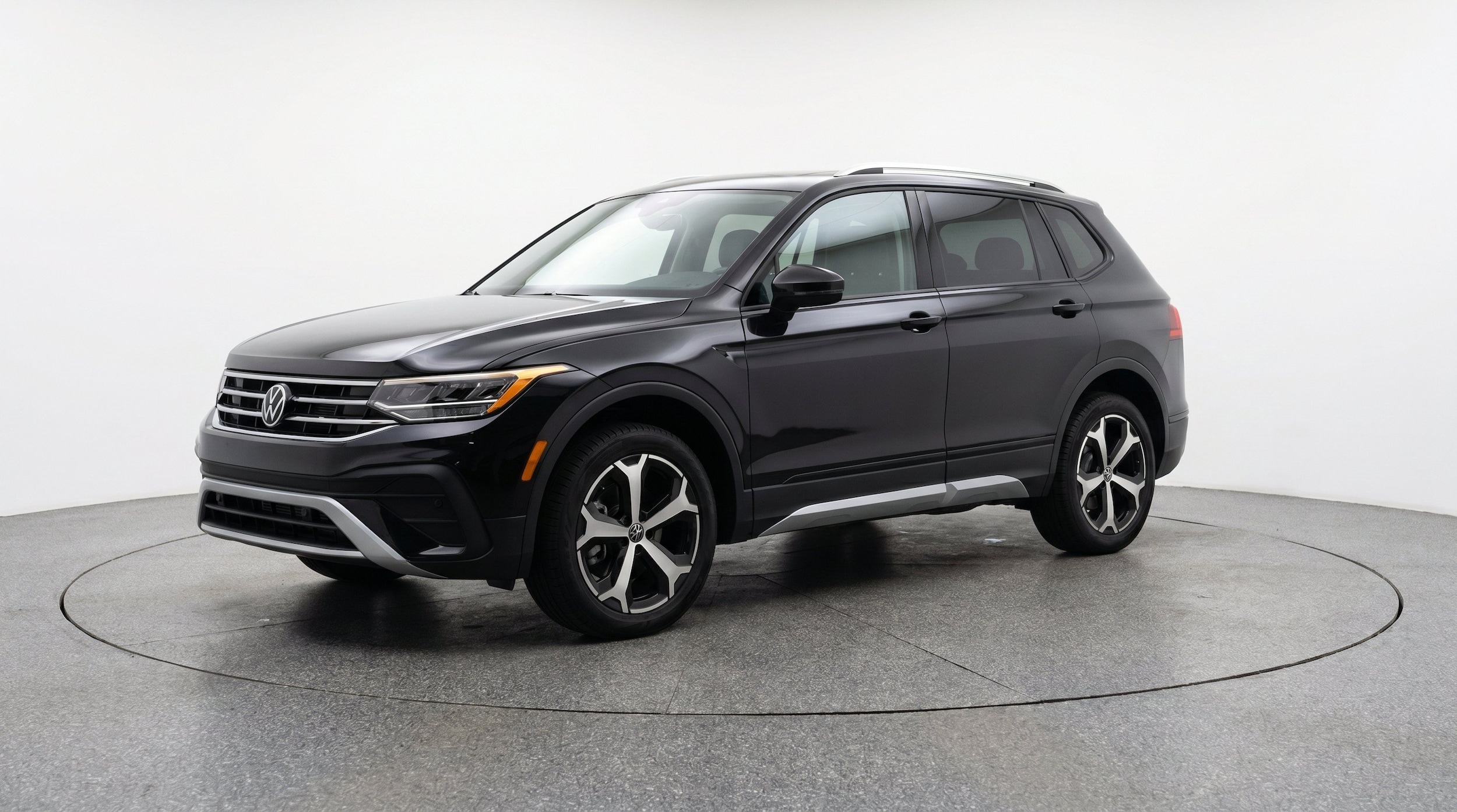 Thumbnail: 2026 Volkswagen Tiguan - 3
