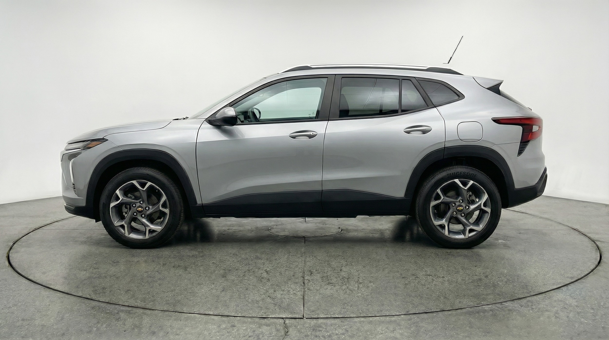 Thumbnail: 2025 Chevrolet Trax - 4