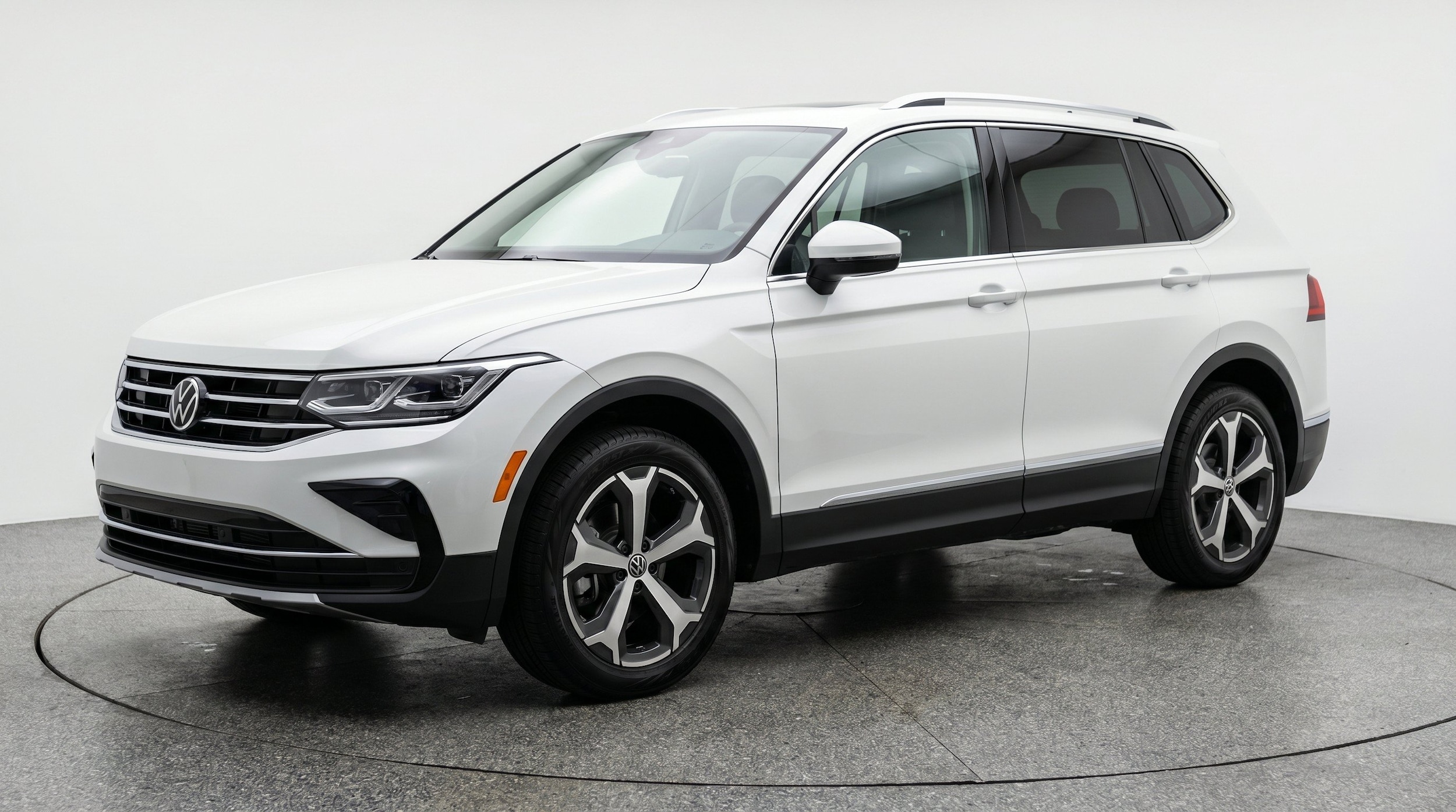 Thumbnail: 2026 Volkswagen Tiguan - 3