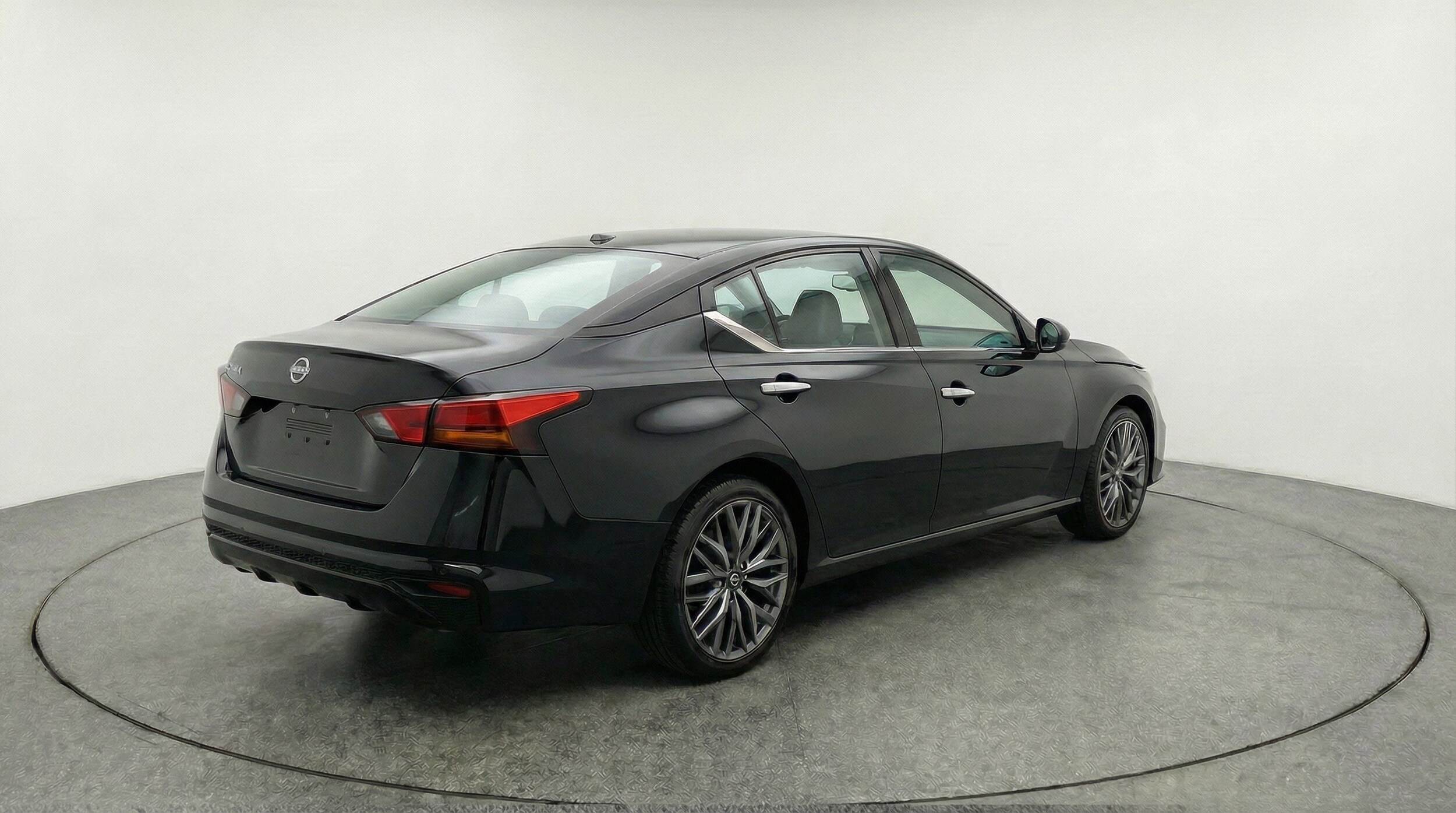 Thumbnail: 2025 Nissan Altima - 9