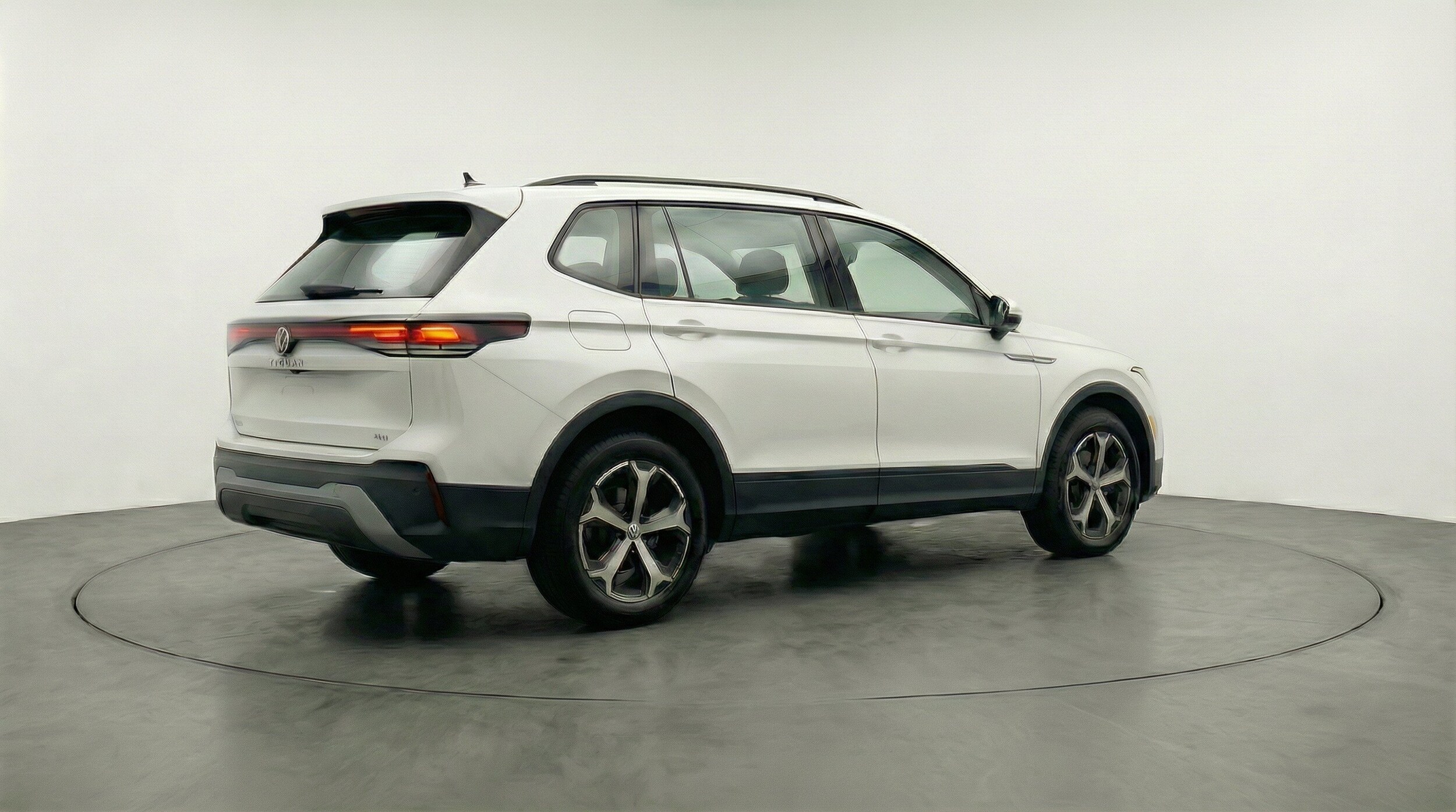 Thumbnail: 2026 Volkswagen Tiguan - 9