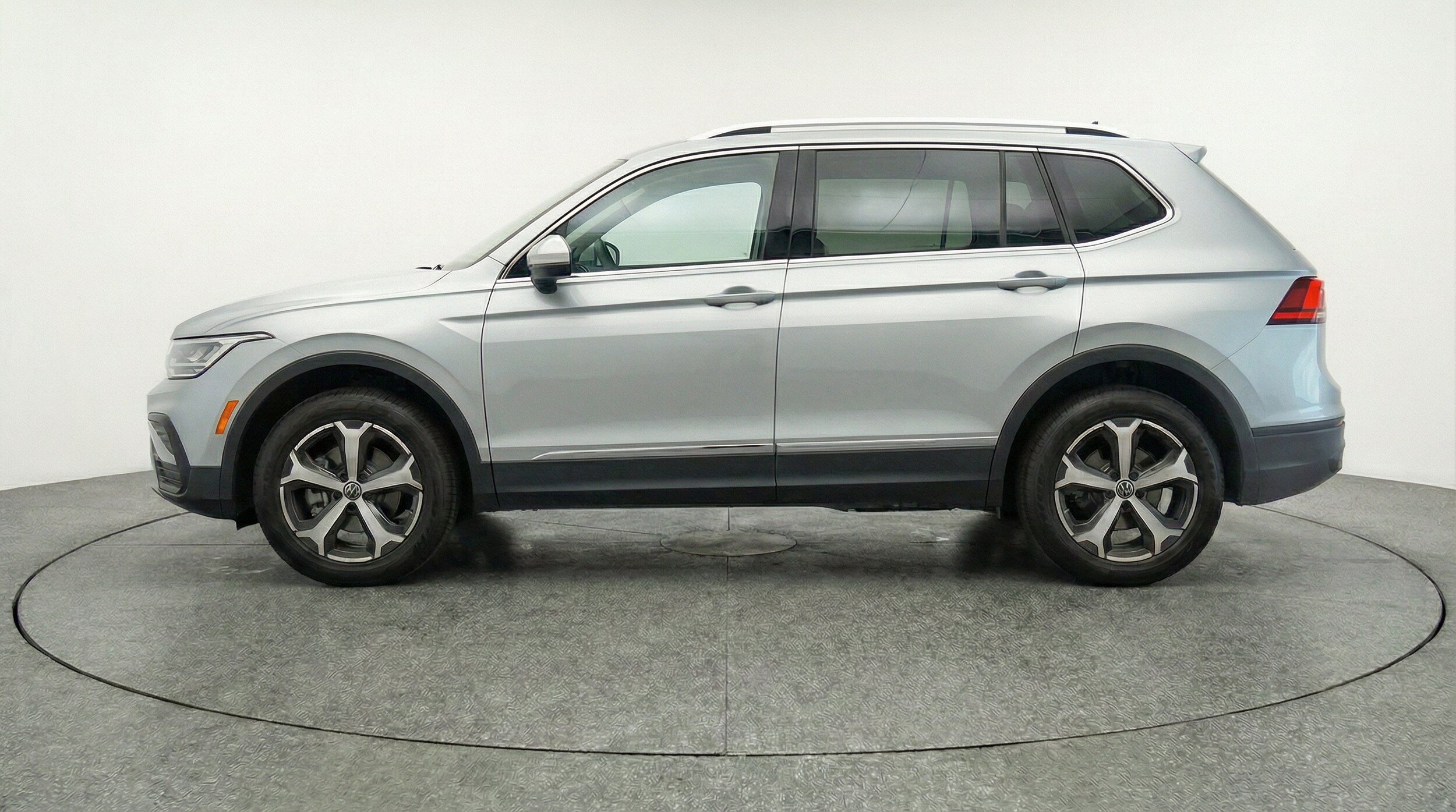 Thumbnail: 2026 Volkswagen Tiguan - 5