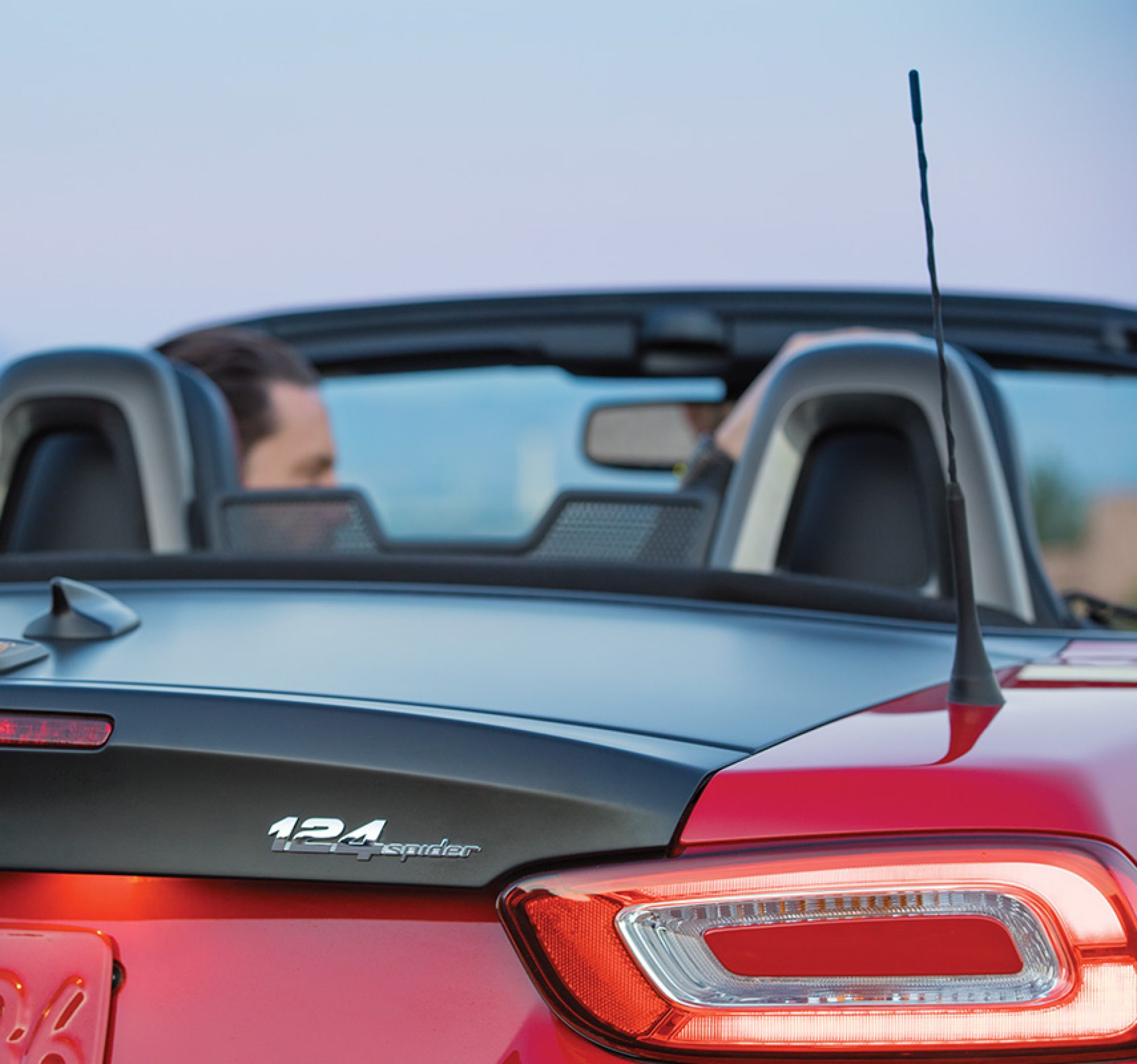2017-fiat-124spider-vlp-safety-back