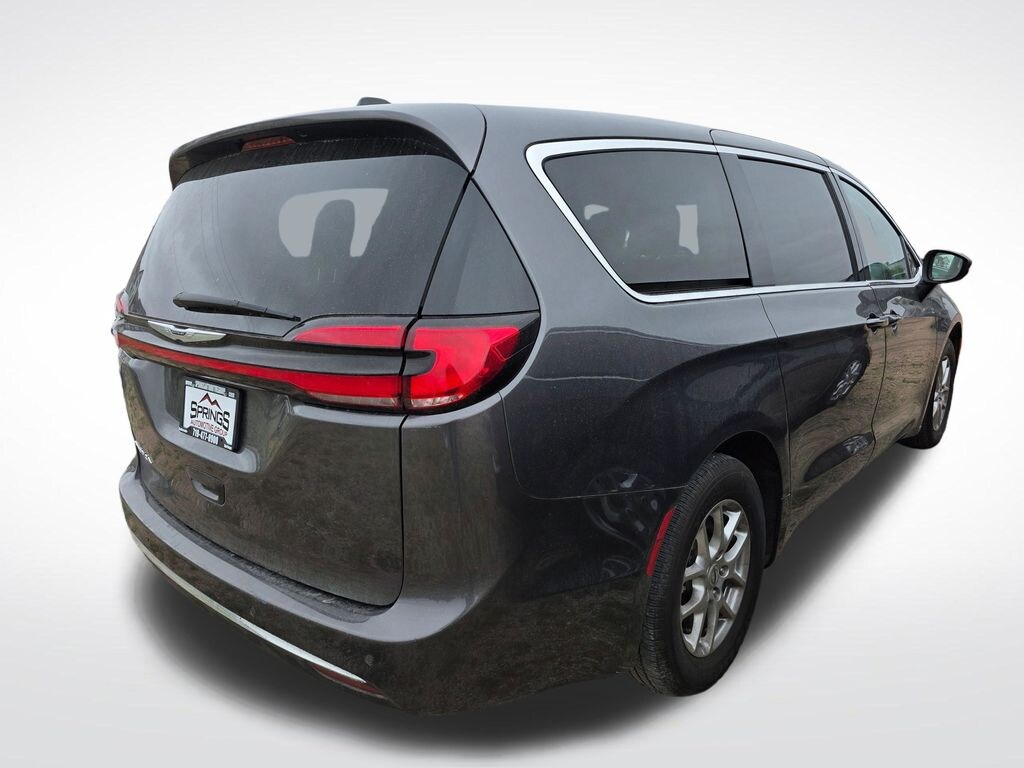 Used 2023 Chrysler Pacifica Touring L Van Passenger Van