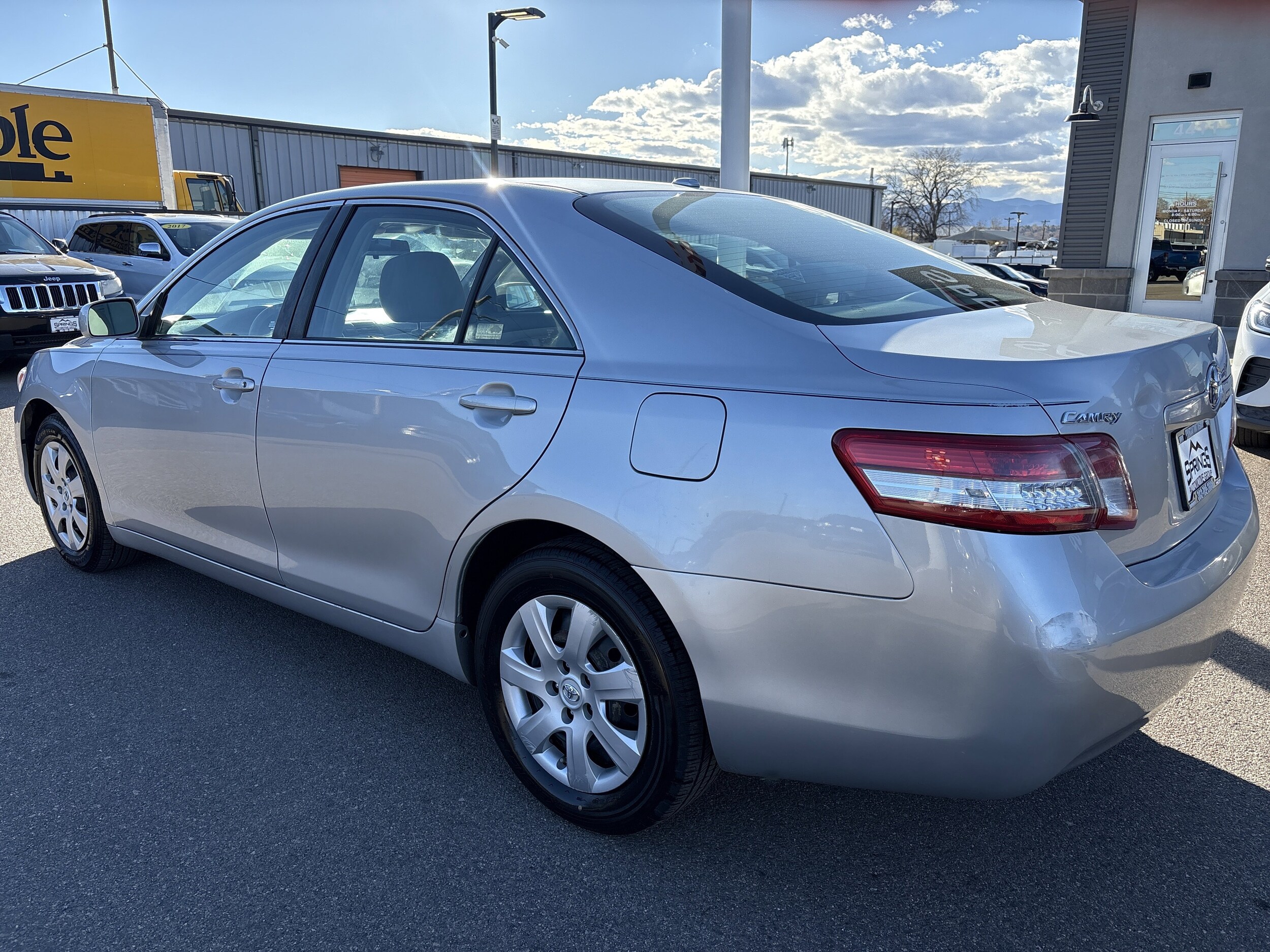 2011 Toyota Camry LE photo 3
