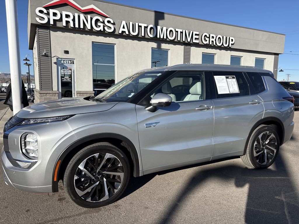 2023 Mitsubishi Outlander Plug-In Hybrid SEL's photo