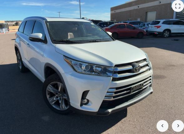 2019 Toyota Highlander Limited's photo