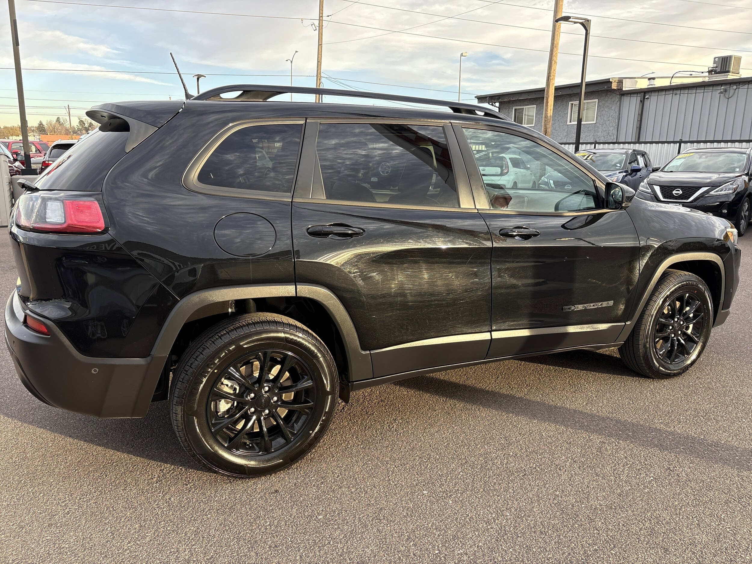 2023 Jeep Cherokee Lux Altitude photo 3