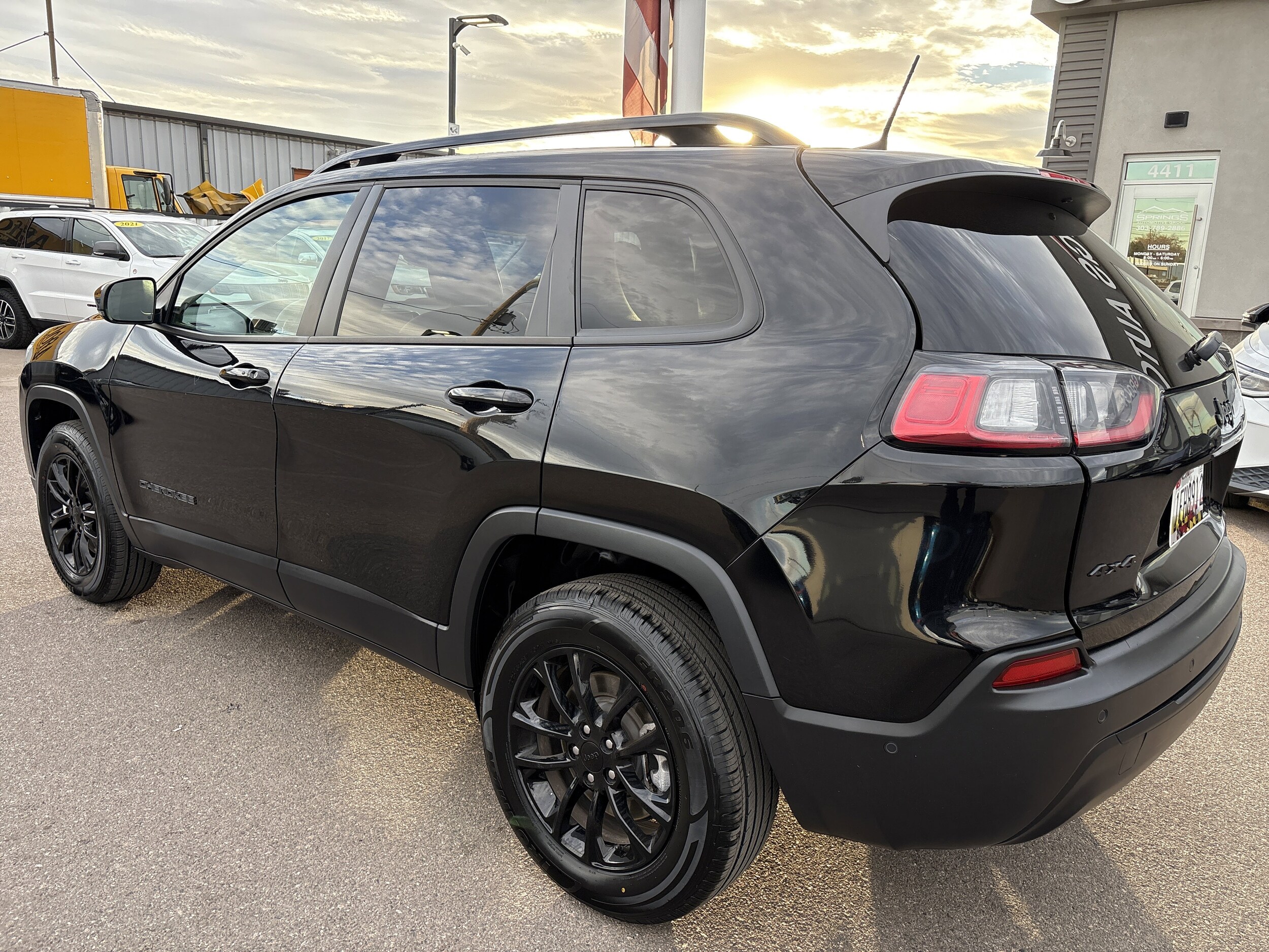 2023 Jeep Cherokee Lux Altitude photo 2