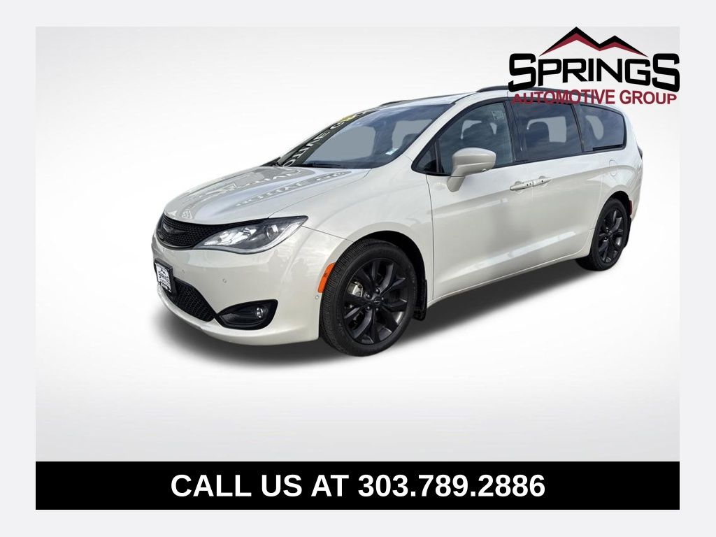2020 Chrysler Pacifica Touring L Plus's photo