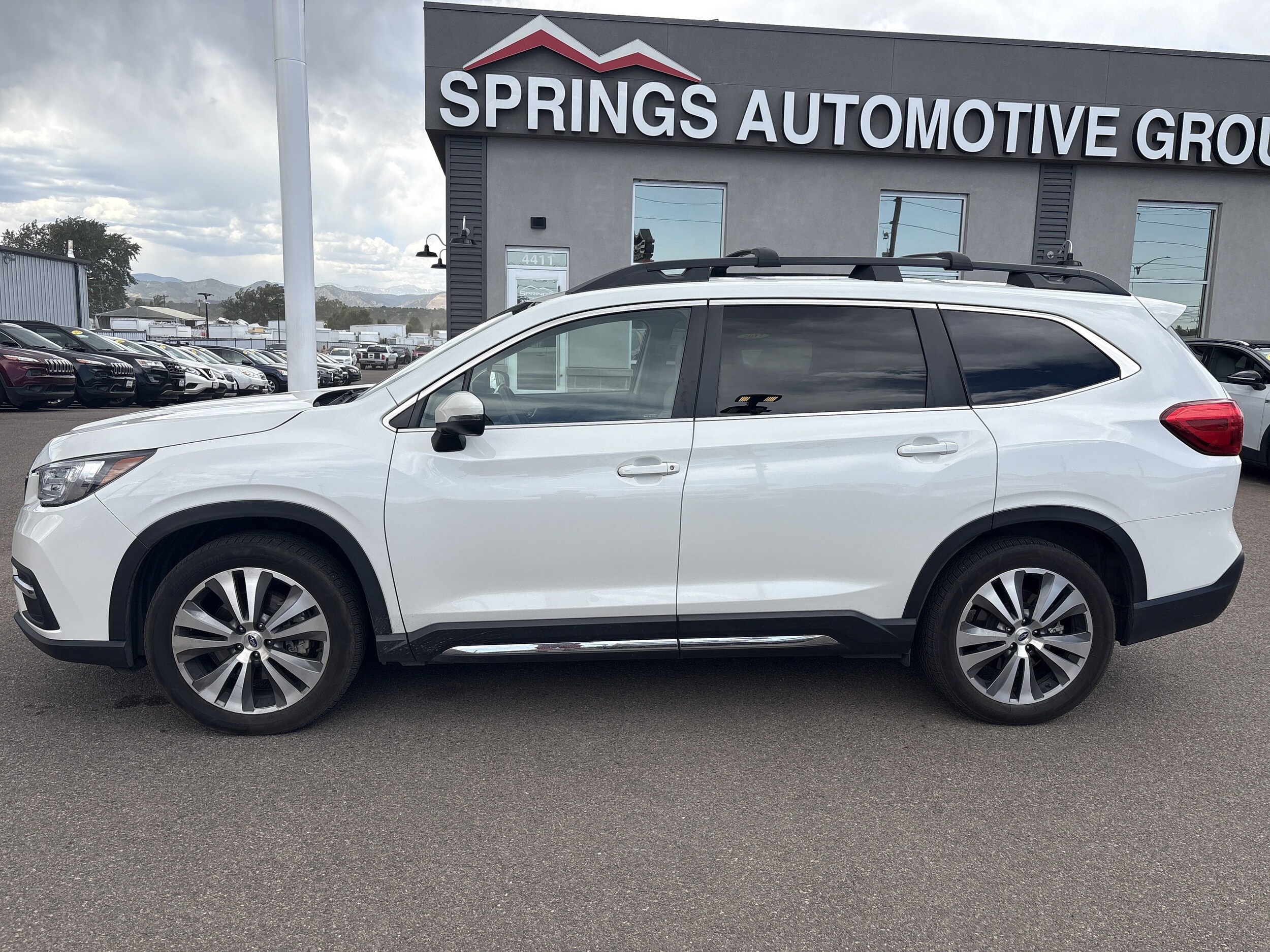 2022 Subaru Ascent Limited photo 2