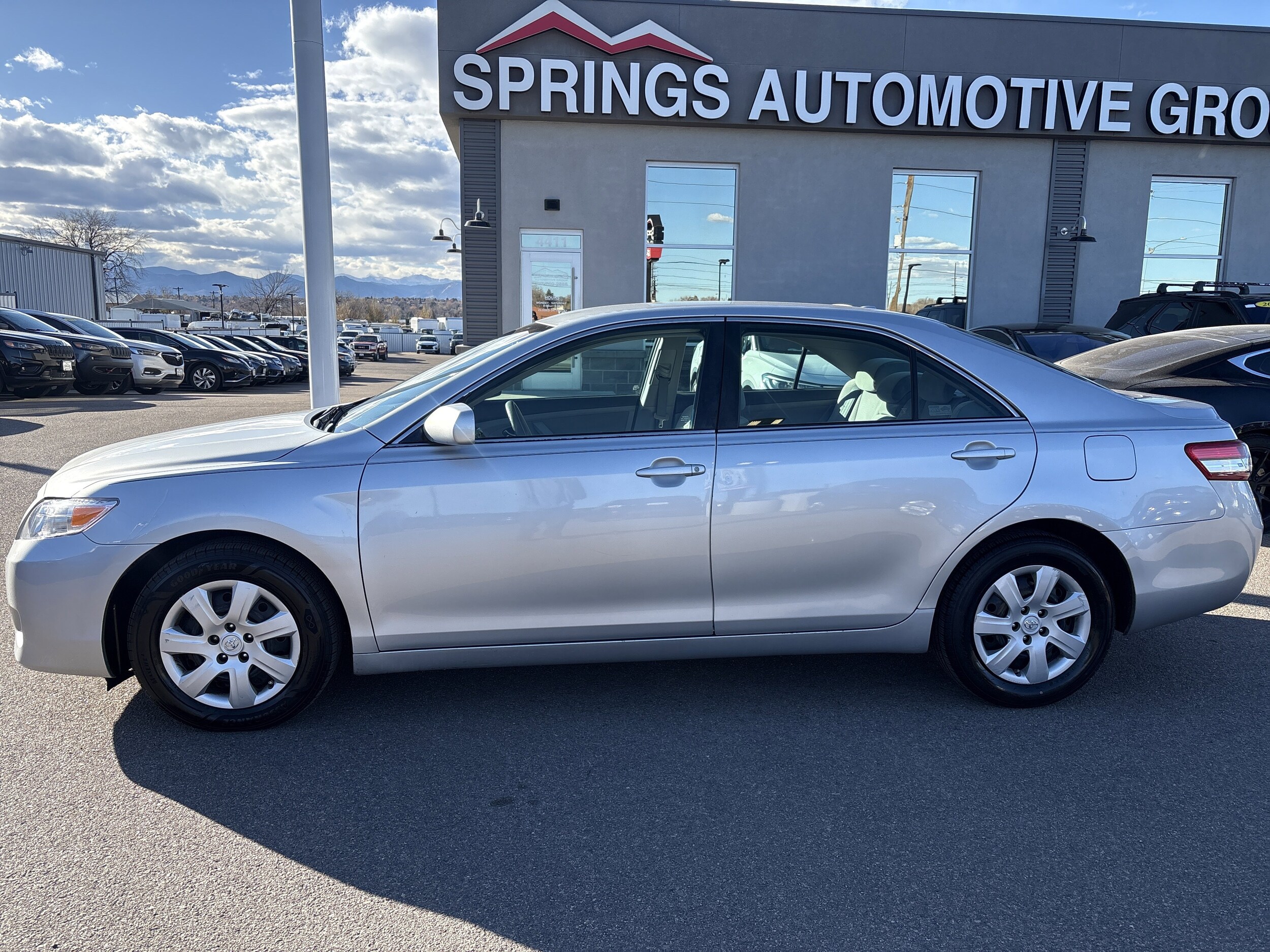 2011 Toyota Camry LE photo 2
