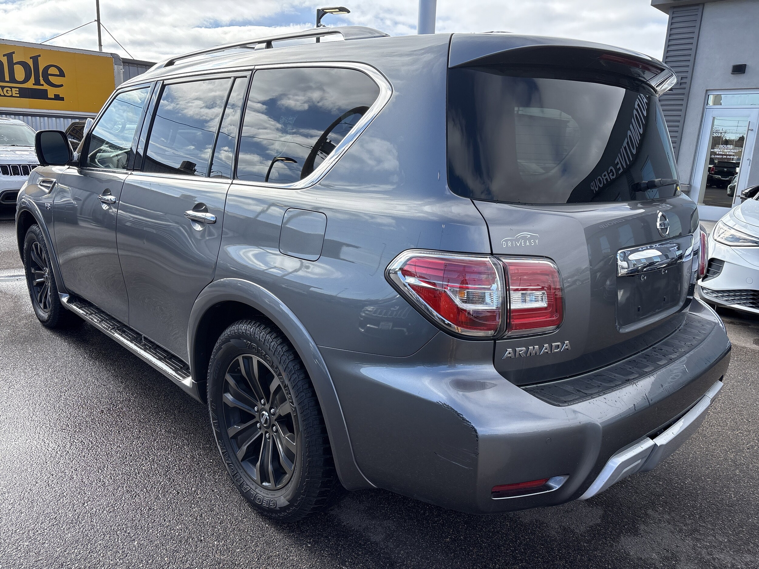 2017 Nissan Armada Platinum photo 2