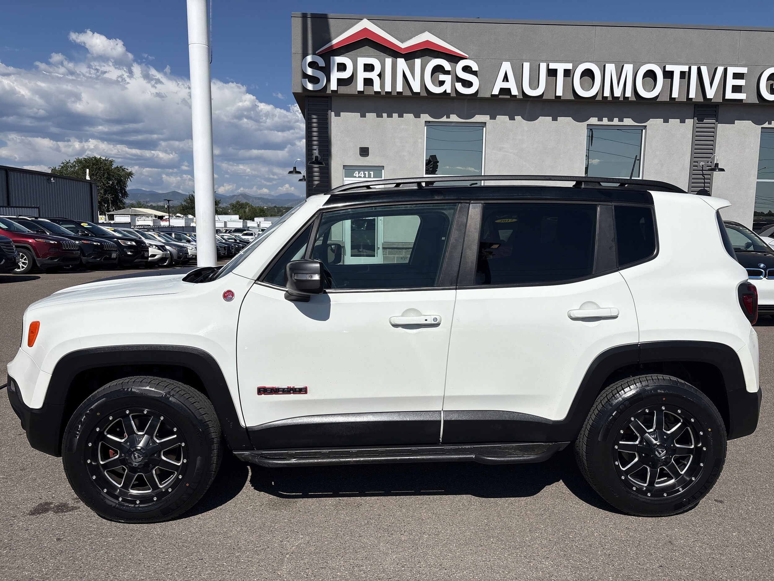 2019 Jeep Renegade Trailhawk photo 2
