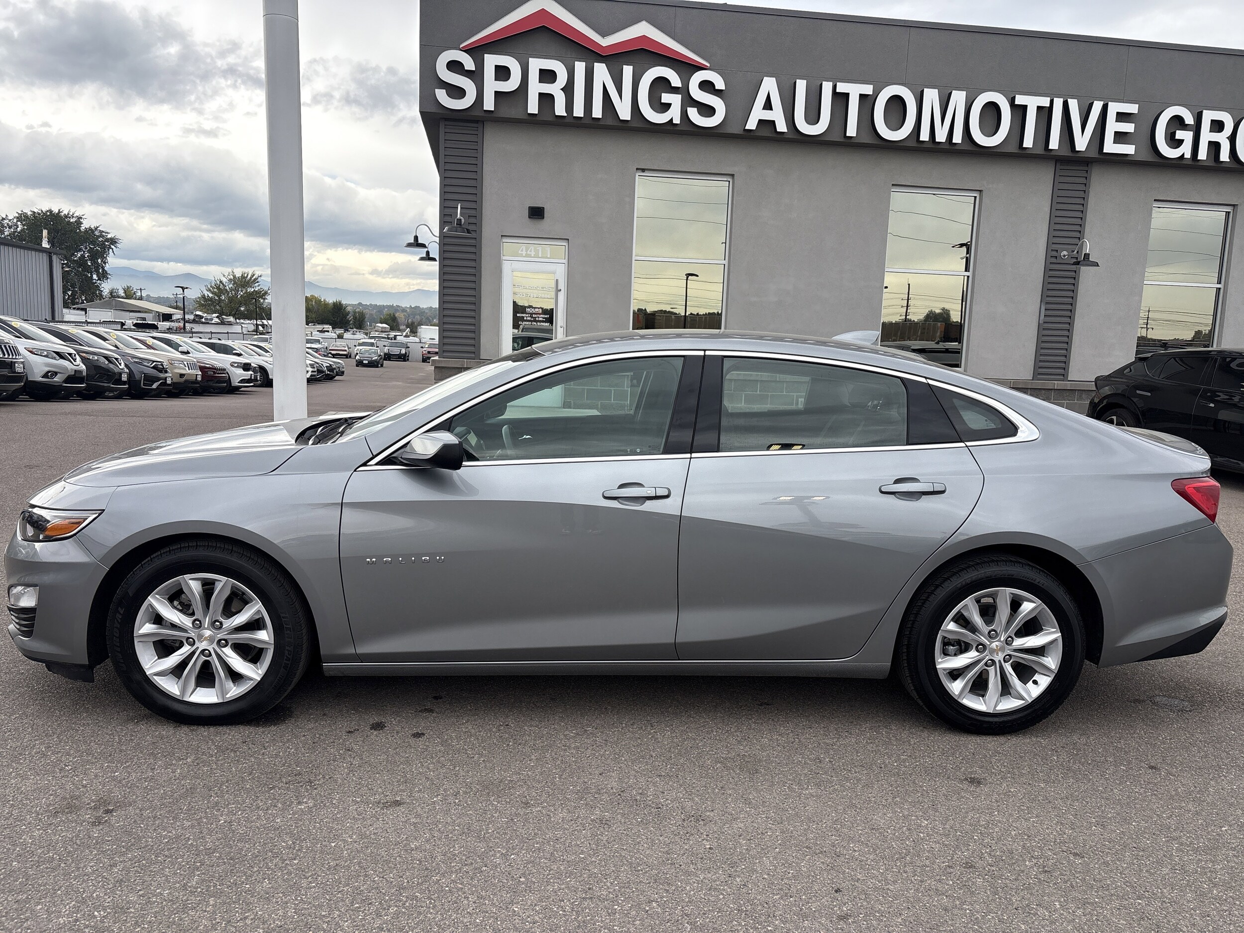2023 Chevrolet Malibu 1LT photo 2