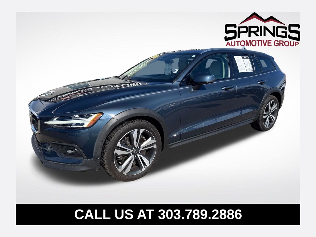 2023 Volvo V60 Cross Country B5 Plus AWD's photo