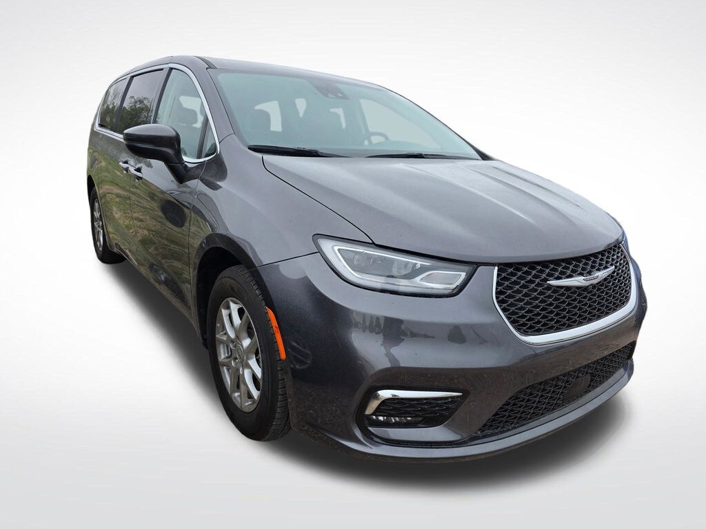 Used 2023 Chrysler Pacifica Touring L Van Passenger Van