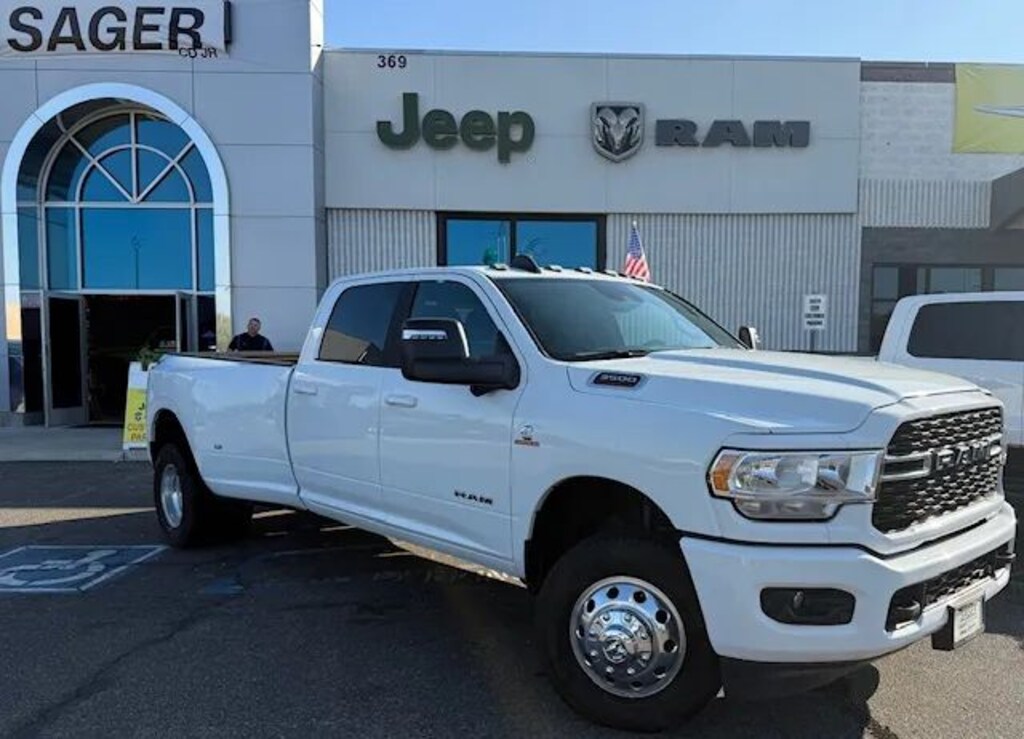 New 2024 Ram 3500 BIG HORN CREW CAB 4X4 8' BOX Pickup