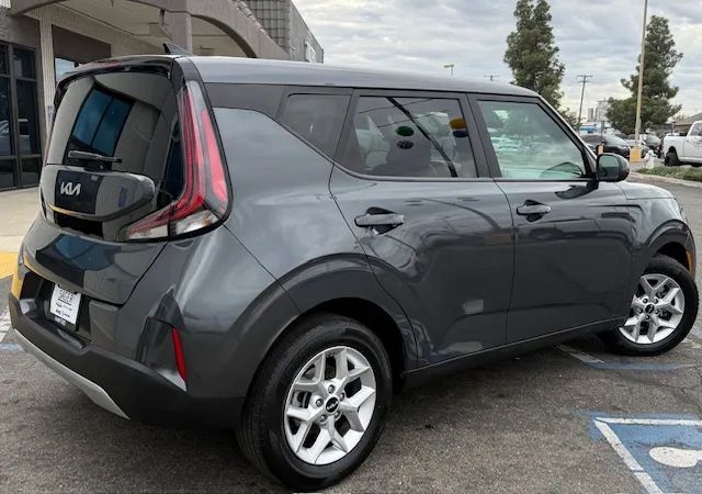 2023 Kia Soul LX S photo 3