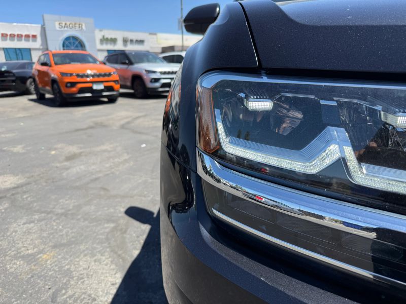 Used 2019 Volkswagen Atlas SE with VIN 1V2DR2CAXKC552970 for sale in Hanford, CA