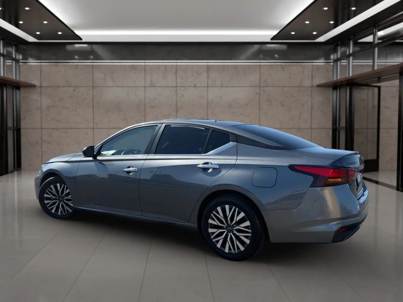 Used 2024 Nissan Altima SV with VIN 1N4BL4DV7RN353645 for sale in Hanford, CA