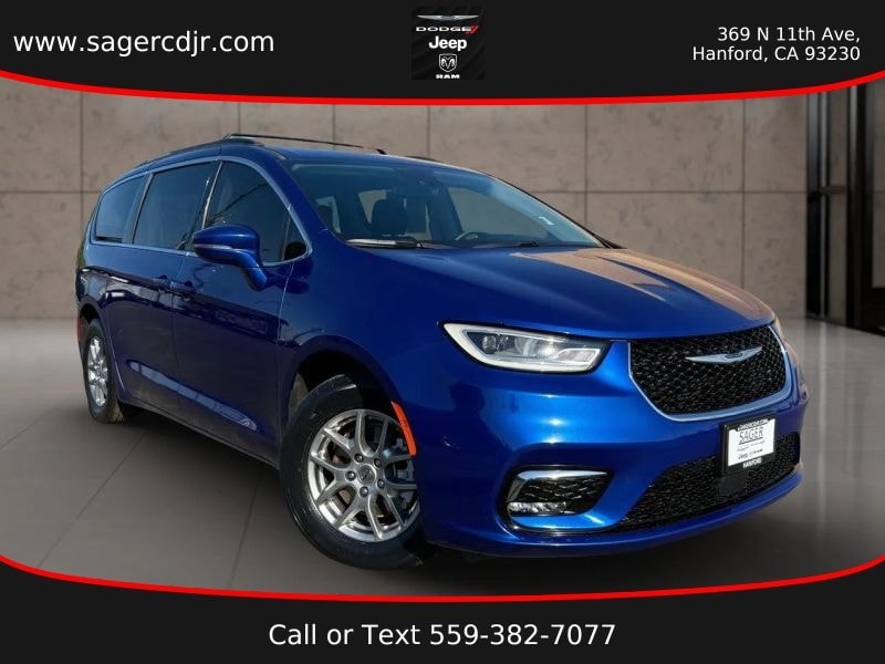 2021 Chrysler Pacifica Touring's photo