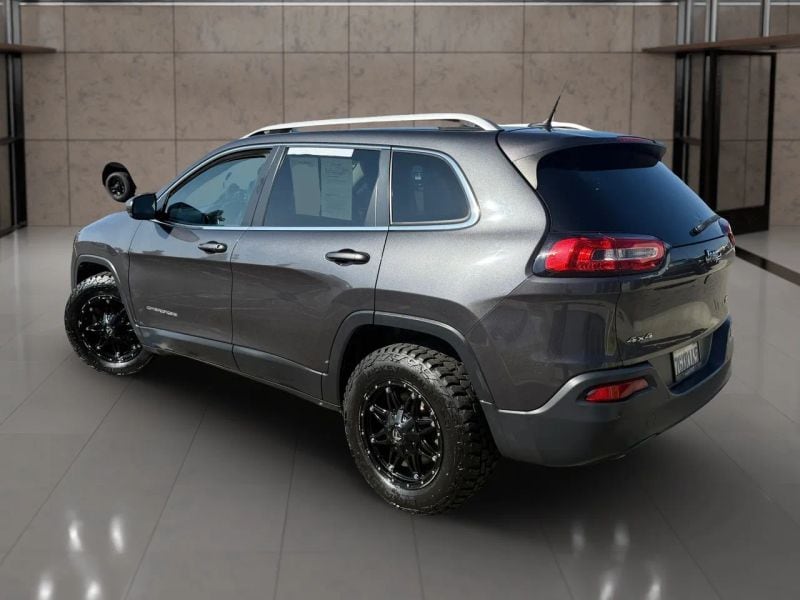 Used 2015 Jeep Cherokee Latitude with VIN 1C4PJMCB5FW512133 for sale in Hanford, CA