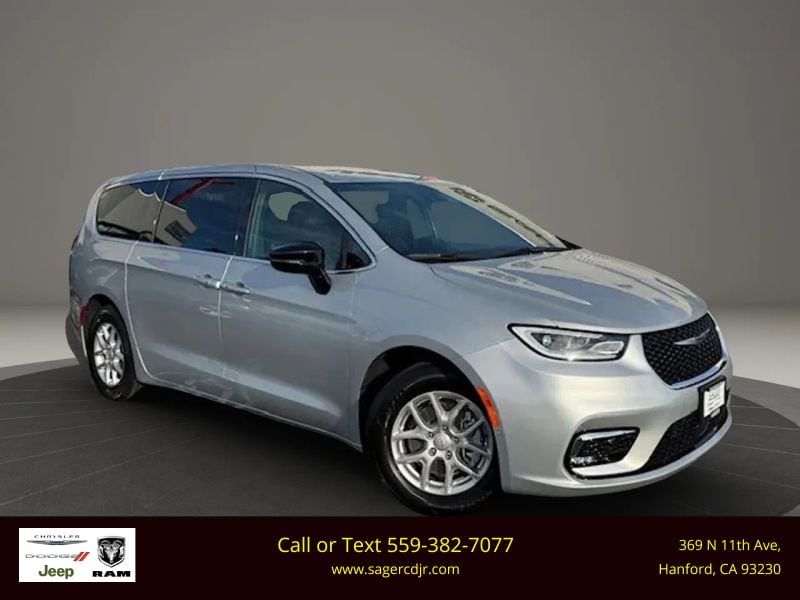 2026 Chrysler Pacifica Select's photo