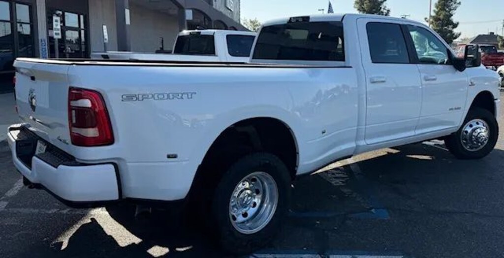 New 2024 Ram 3500 BIG HORN CREW CAB 4X4 8' BOX Pickup