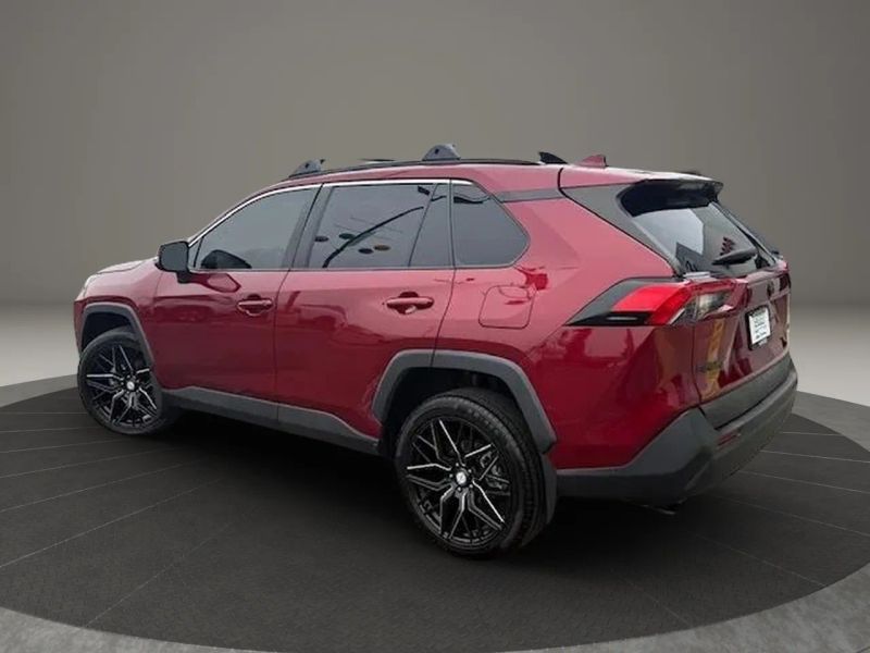 2022 Toyota RAV4 XLE Premium photo 2