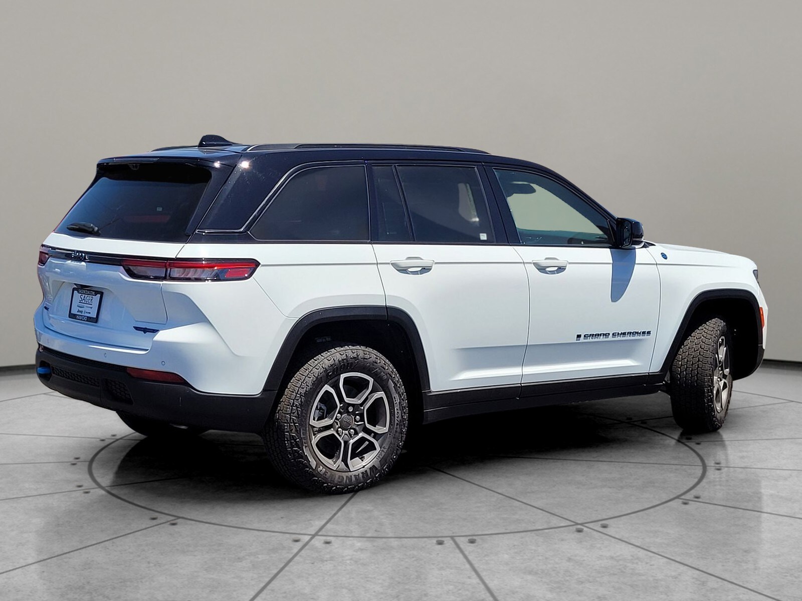 2024 Jeep Cherokee 4xe Trailhawk photo 2