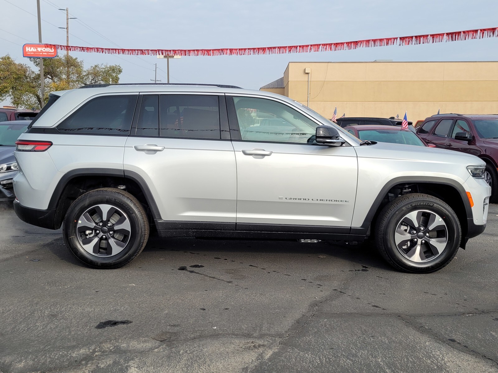 2024 Jeep Cherokee 4xe Base photo 2