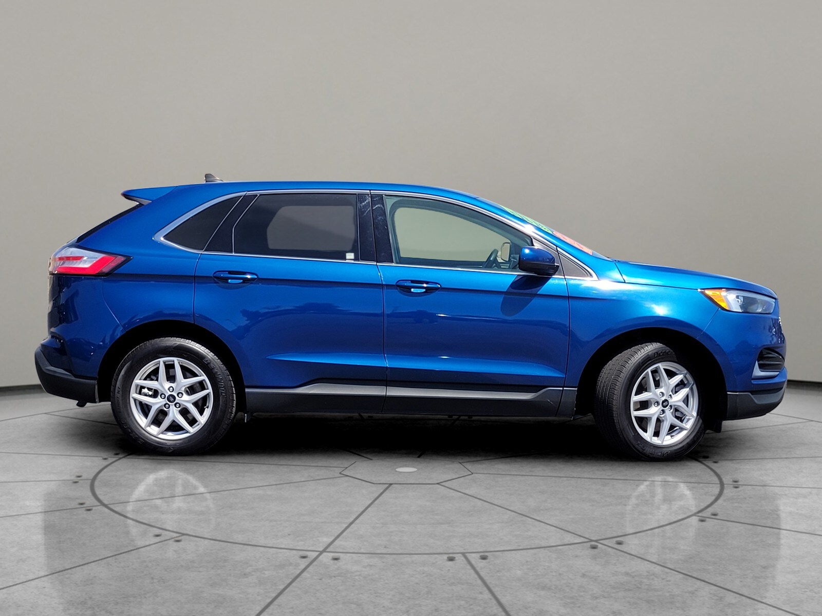 2023 Ford Edge SEL photo 3
