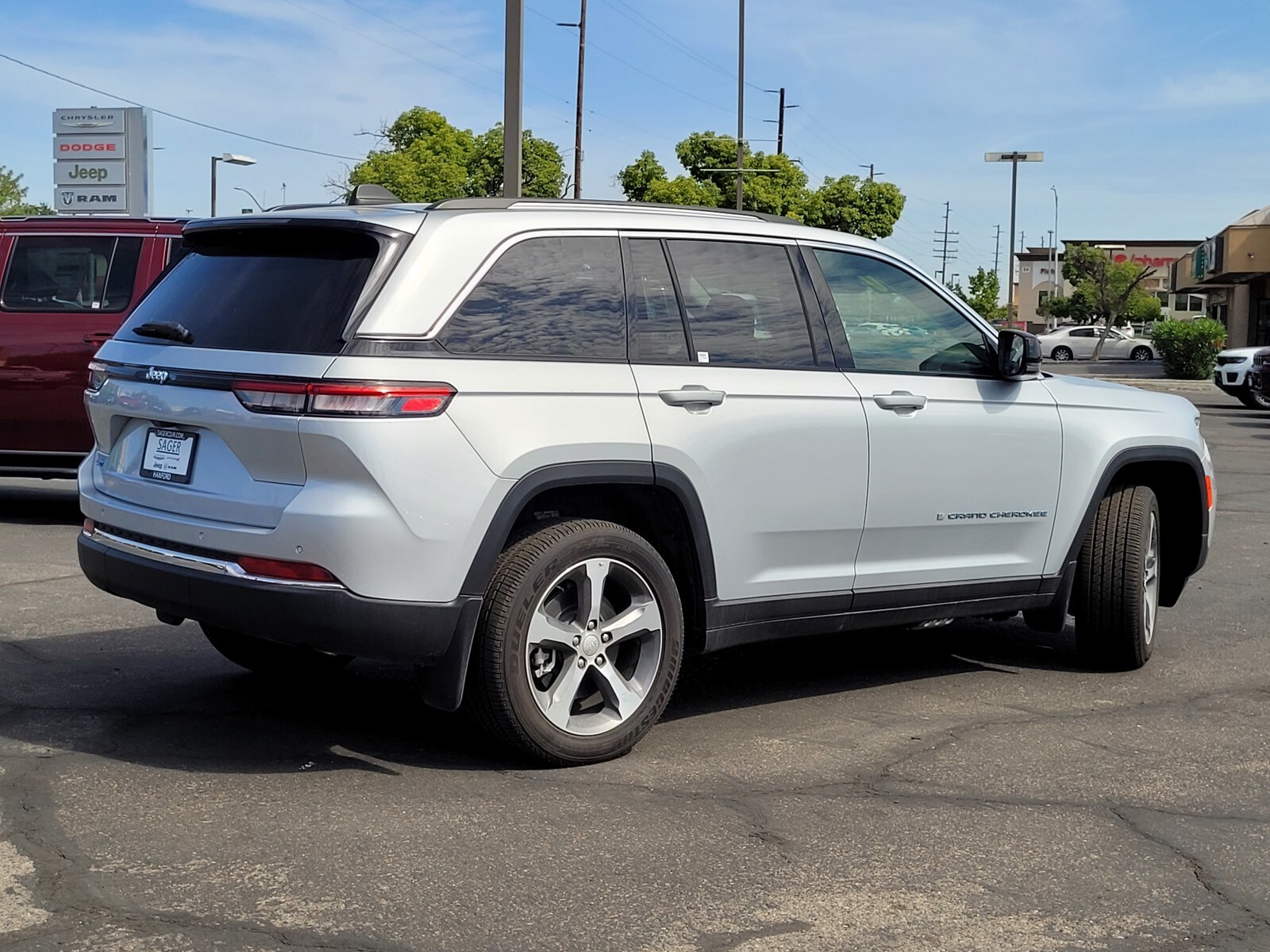 2024 Jeep Cherokee 4xe Base photo 3