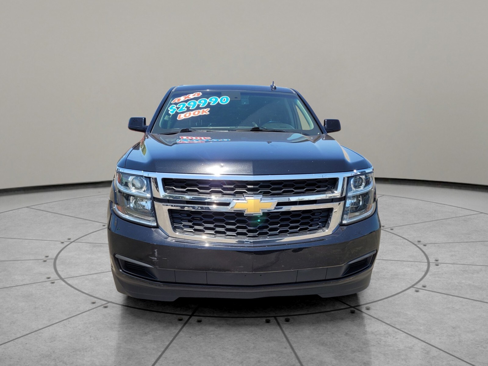 2019 Chevrolet Suburban LT photo 2