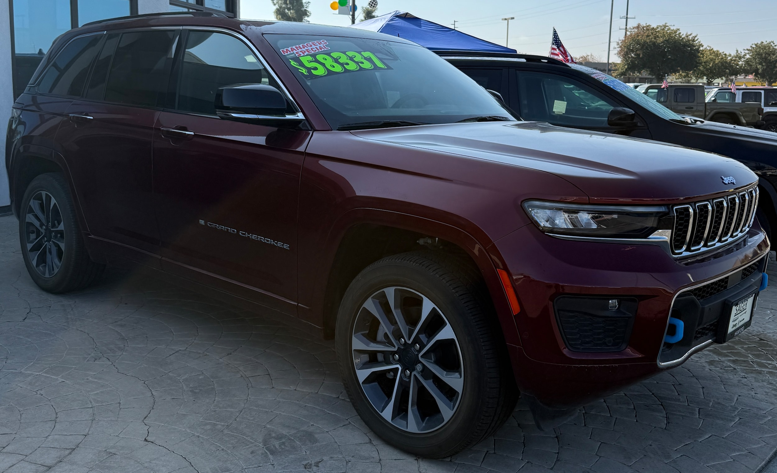 2023 Jeep Grand Cherokee Overland 4xe's photo