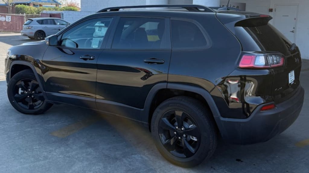 New 2023 Jeep Cherokee Cherokee Altitude Lux Sport Utility 4D Compact SUV