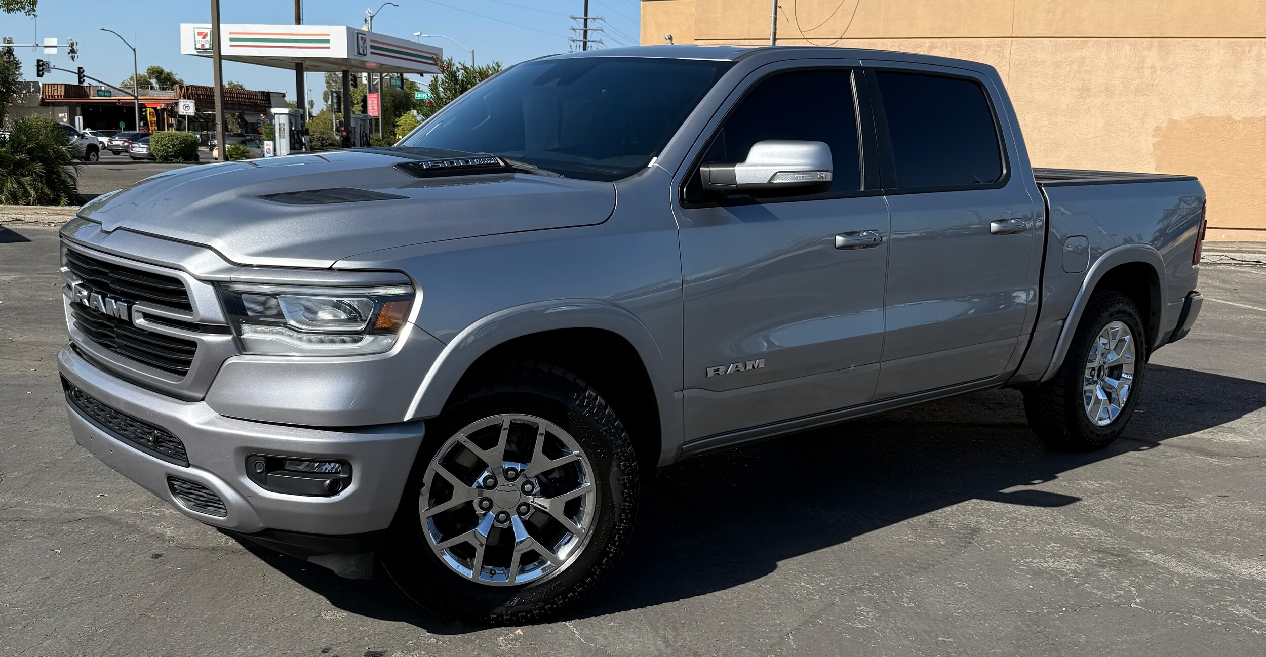 2022 Ram 1500 Laramie photo 3