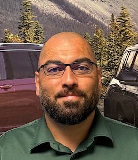 Staff member Eddie from ID_d6e749