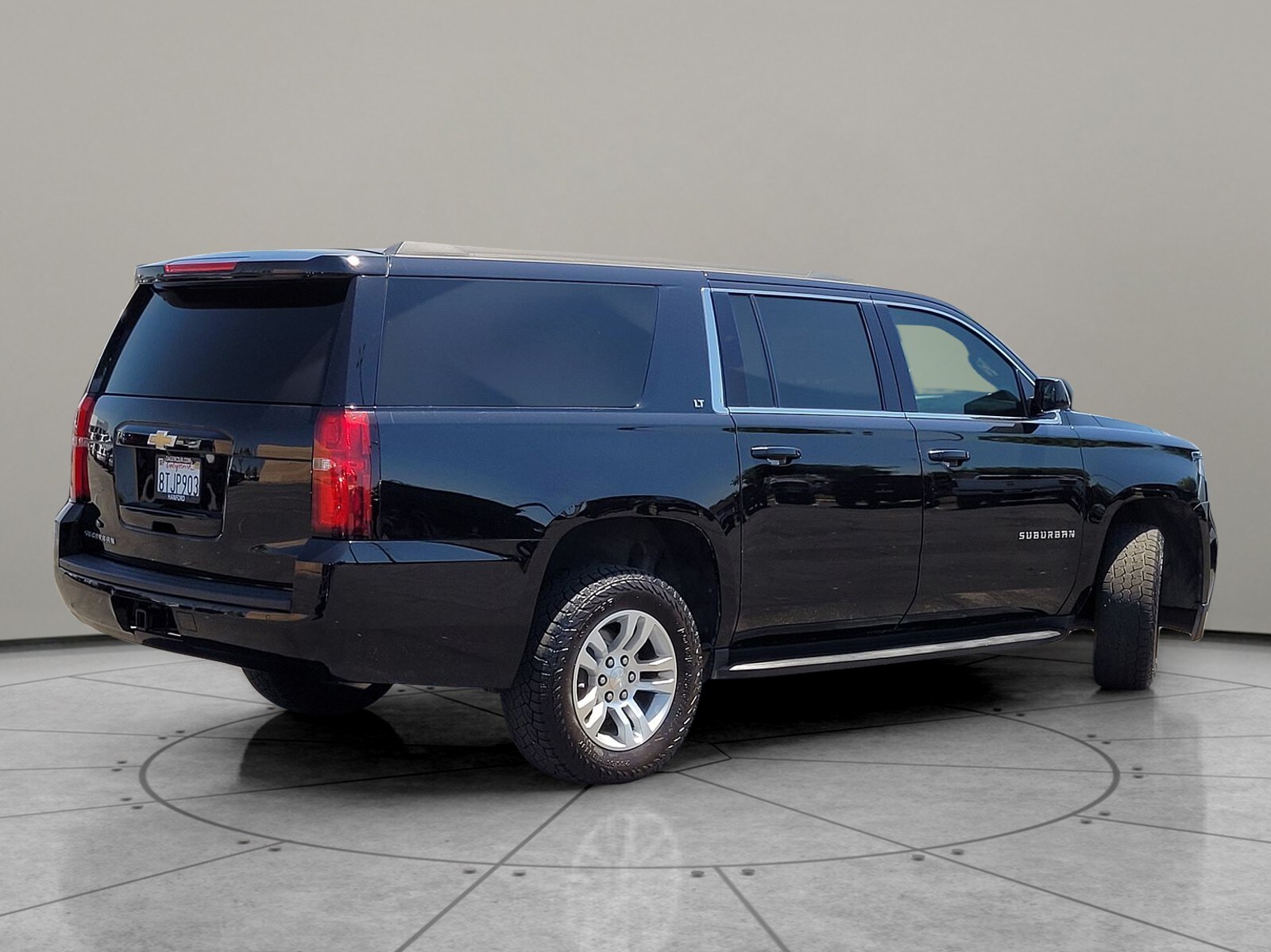 2019 Chevrolet Suburban LT photo 4