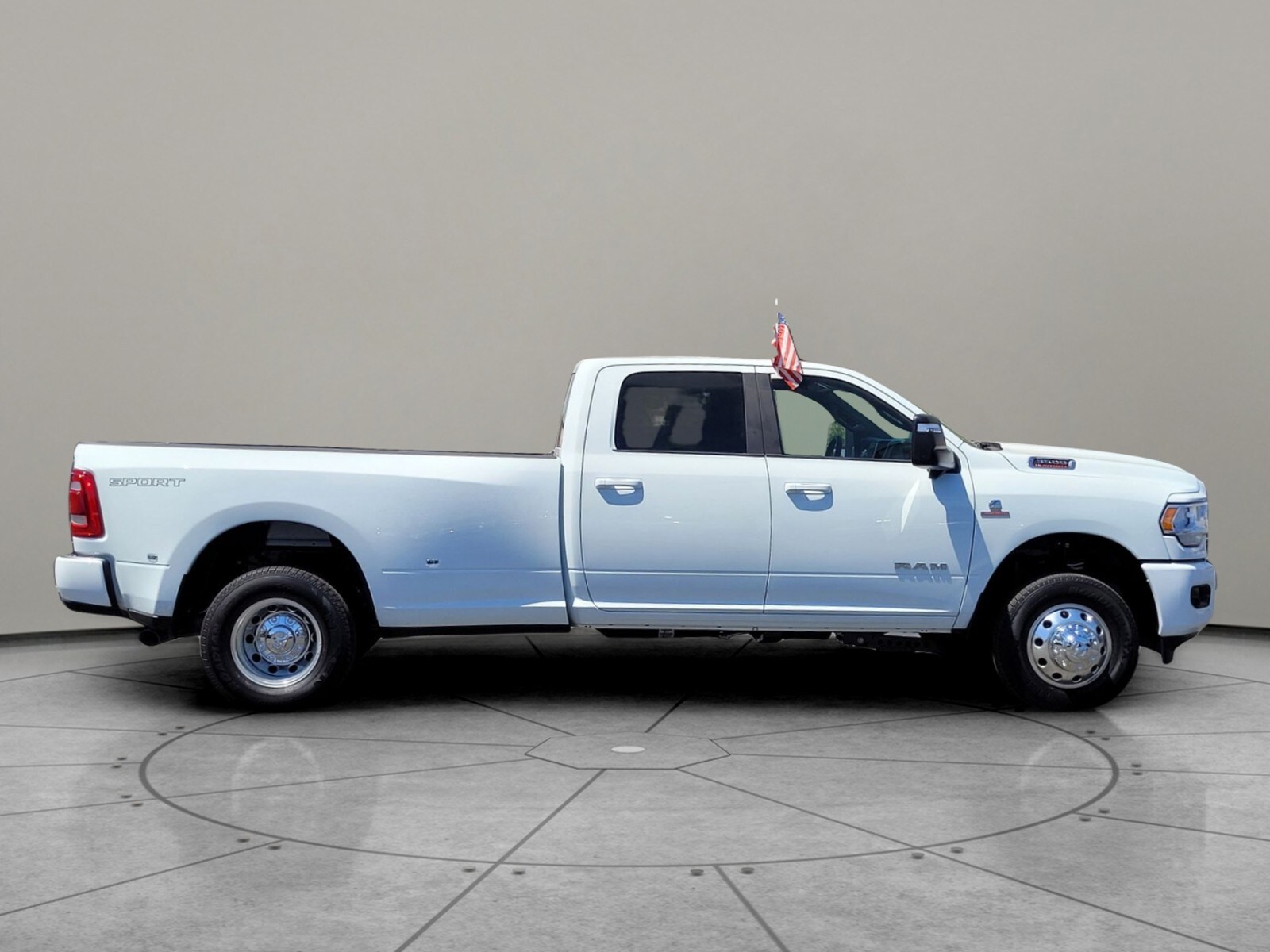 2024 Ram 3500 Big Horn photo 3