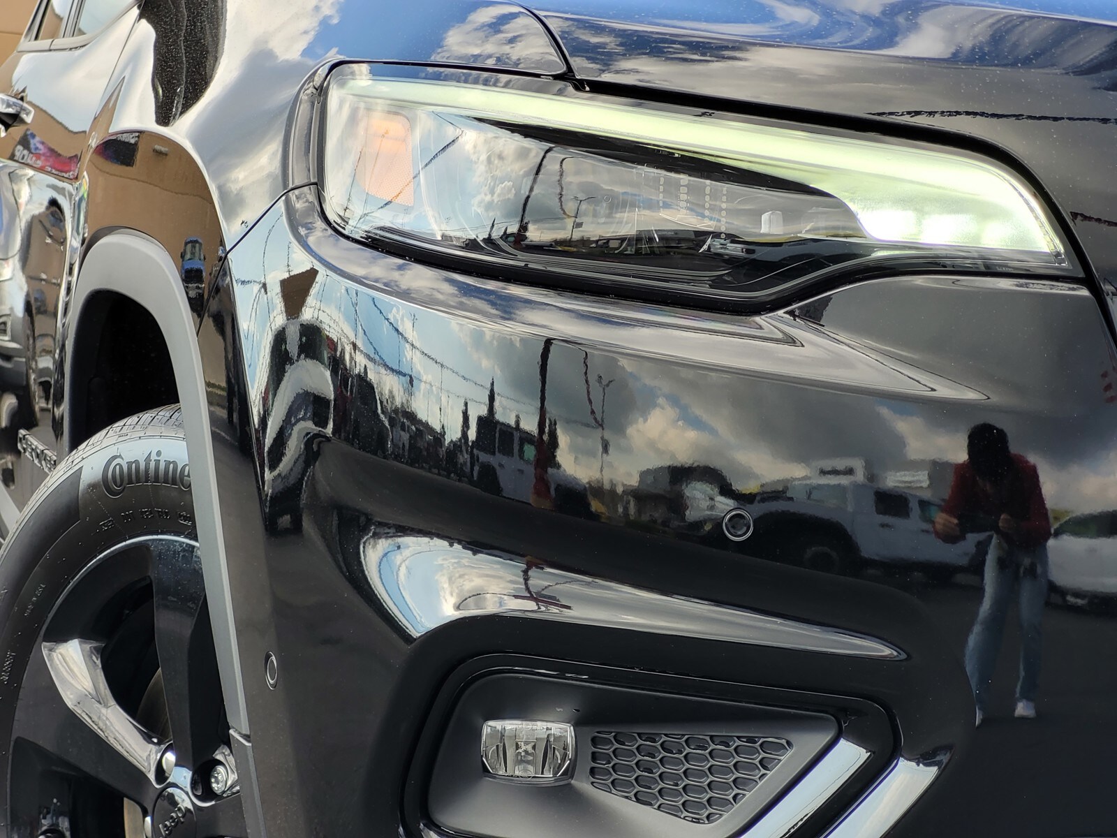 2023 Jeep Cherokee Altitude Lux photo 3