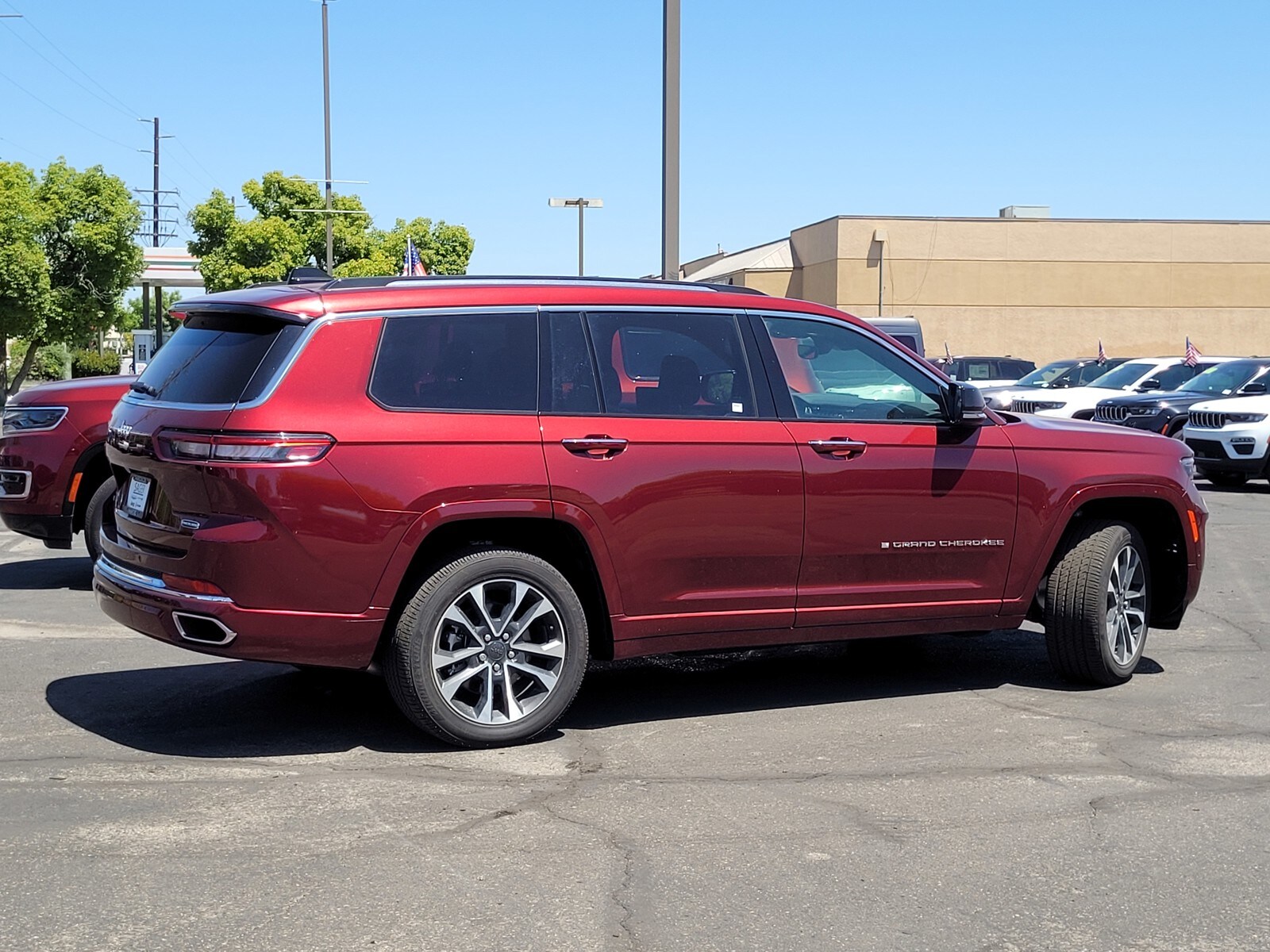 2024 Jeep Grand Cherokee Overland photo 3