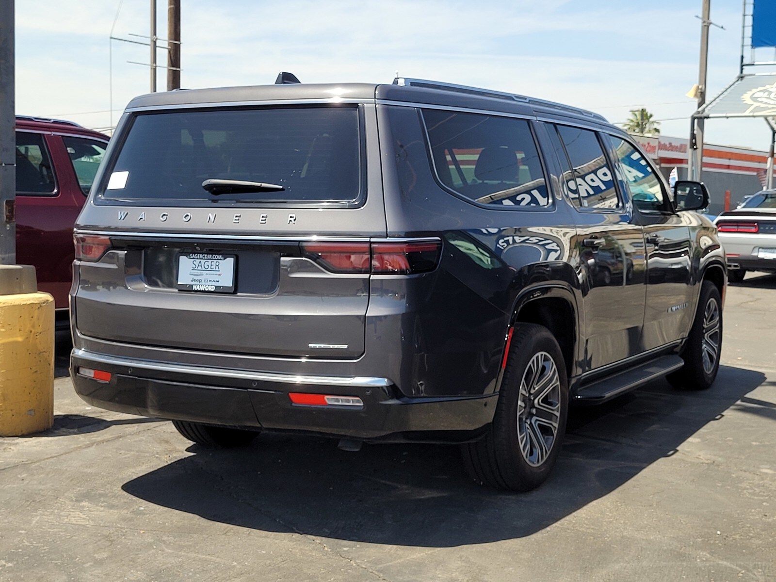 2024 Jeep Wagoneer L Series II photo 3