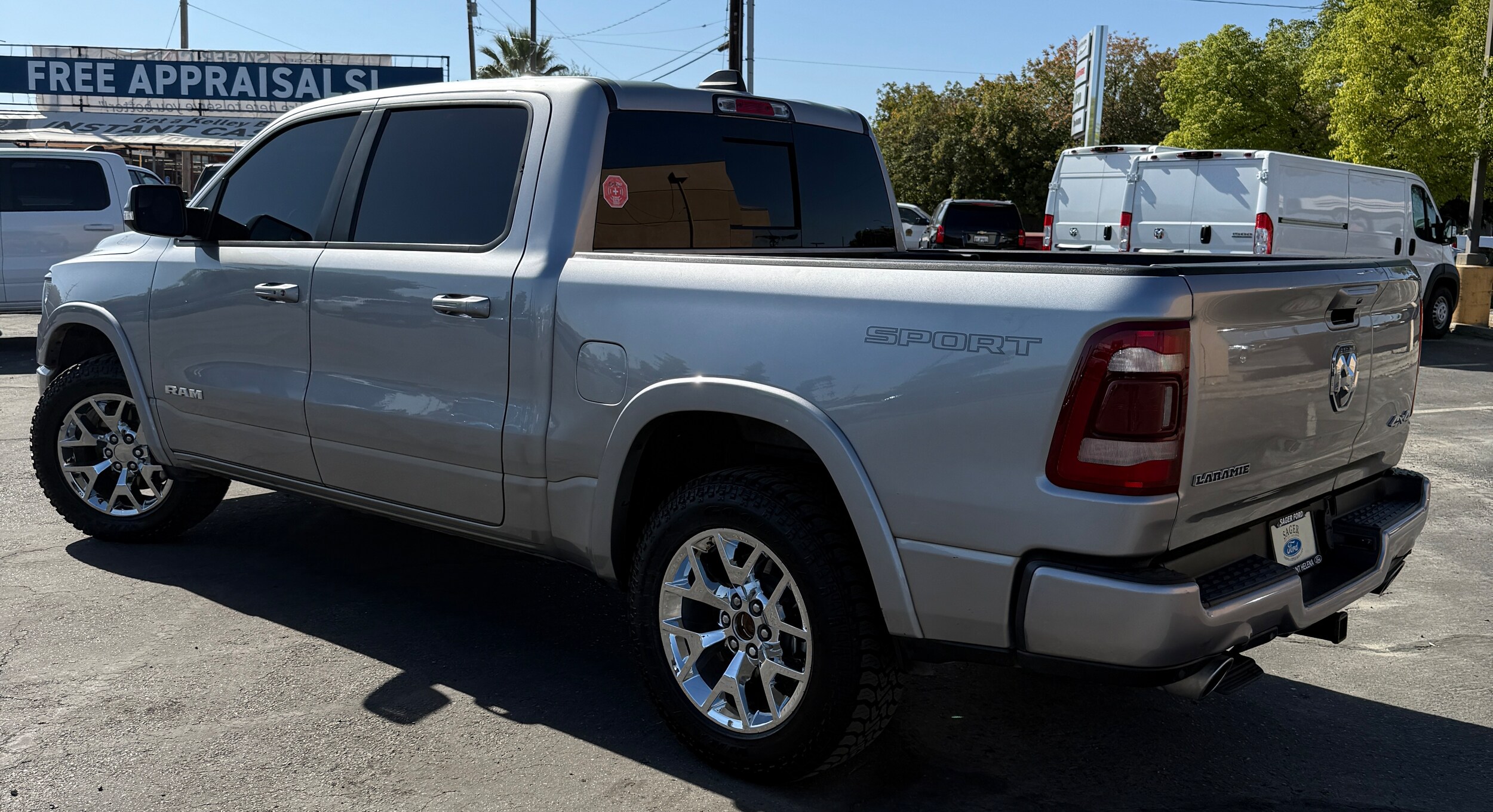 2022 Ram 1500 Laramie photo 2
